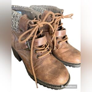Brown thick  heeled boot by Rocketdog